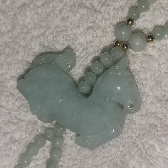 Exquisite Green Beaded Necklace with Gold Accents - Picture 5 of 8